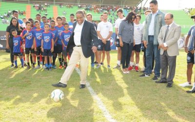 Ministro Díaz entrega remozado Estadio de fútbol de La Romana