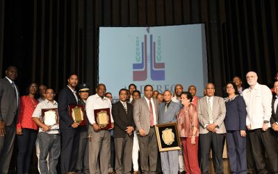Miderec entrega homenajes  en Día Nacional de los Clubes