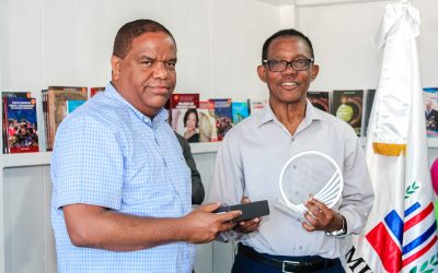 DANILO DÍAZ: “Hermosa experiencia” en estand del Miderec en la Feria del Libro