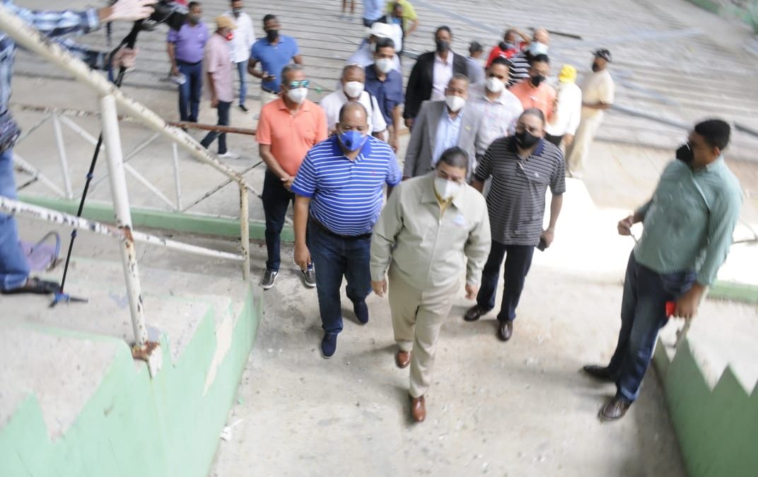 Camacho anuncia próxima entrega  multiusos Puerto Plata y San Lázaro