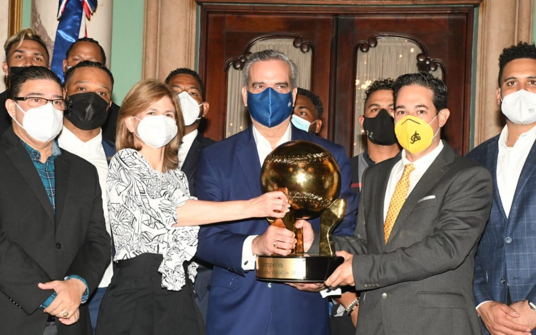 Francisco Camacho a los Campeones del Caribe:  «Ustedes son nuestros héroes»
