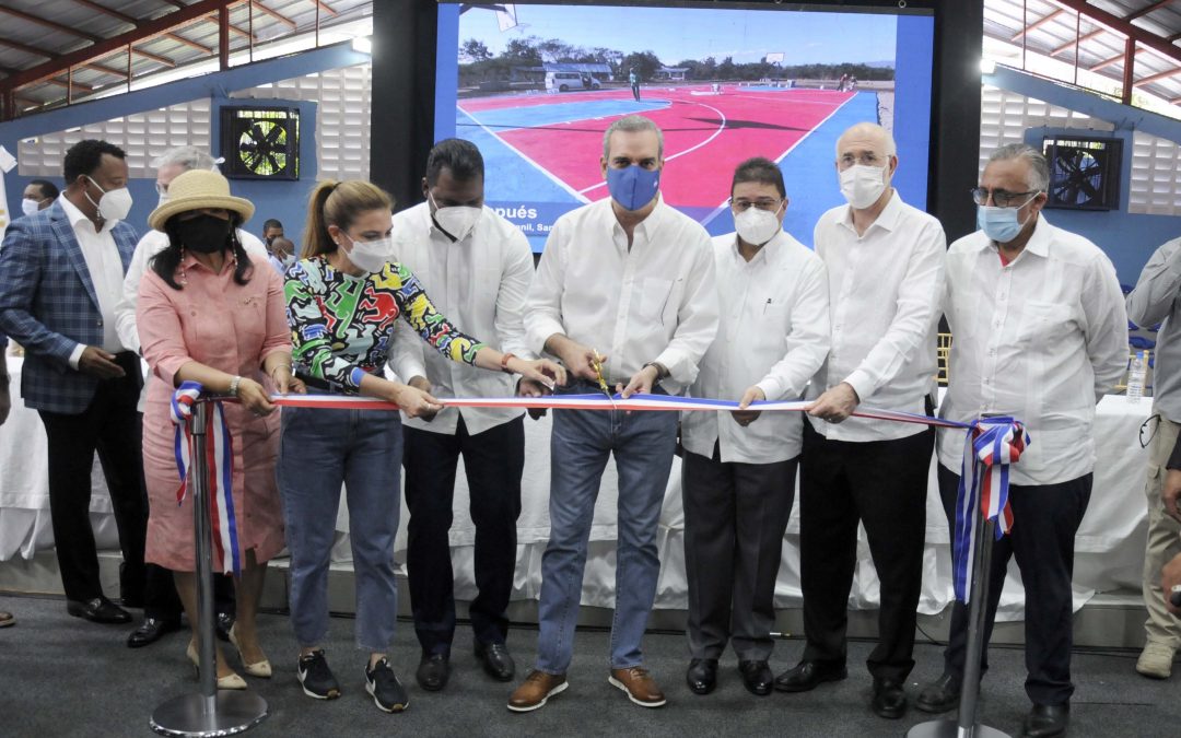 Abinader entrega un completamente remozado Club San Lázaro Camacho resalta que el Gobierno llegará a todos los clubes