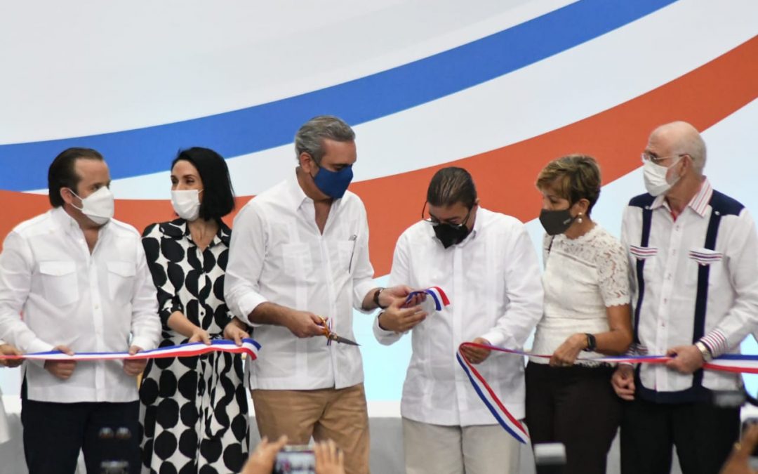 Abinader entrega a Puerto Plata el remodelado polideportivo Fabio Rafael González