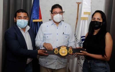 Ministro Camacho es reconocido por la Asociación Mundial de Boxeo