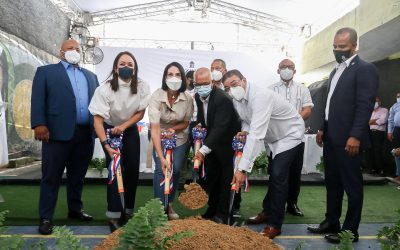 Camacho y Primera Dama dan comienzo a construcción Centro Deportivo Comunitario en Capotillo