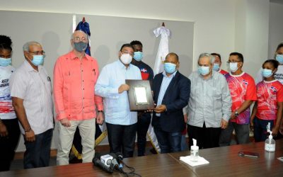 Ministro Camacho recibe miembros de pesas y resalta su clasificación histórica a JJ. OO.