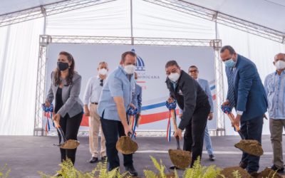 Camacho y Paliza dan inicio a construcción de polideportivo en Villa Las Matas, Cotuí.