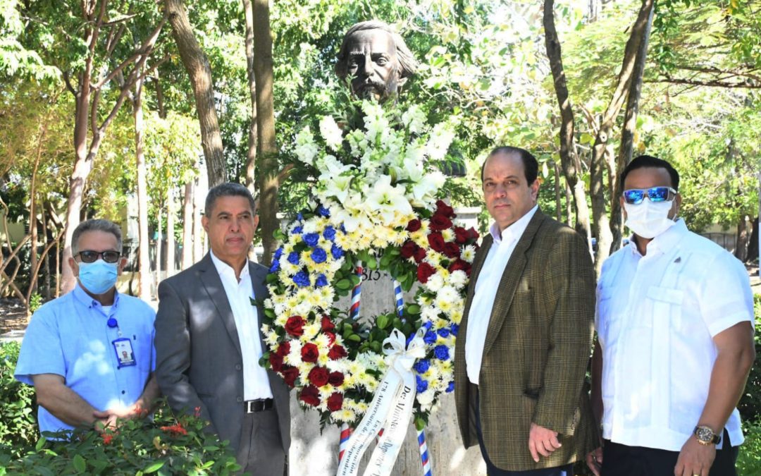 Ministerio de Deportes conmemora Independencia con ofrenda floral