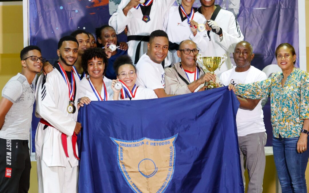 Equipo de taekwondo O&M gana Juegos Universitarios