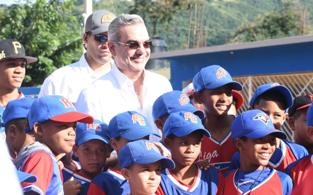 Presidente Abinader entrega estadio de sóftbol y polideportivo en San José de Ocoa