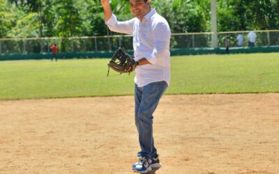 Ministro Kelvin Cruz inaugura Play de Sóftbol en Manabao, Jarabacoa.