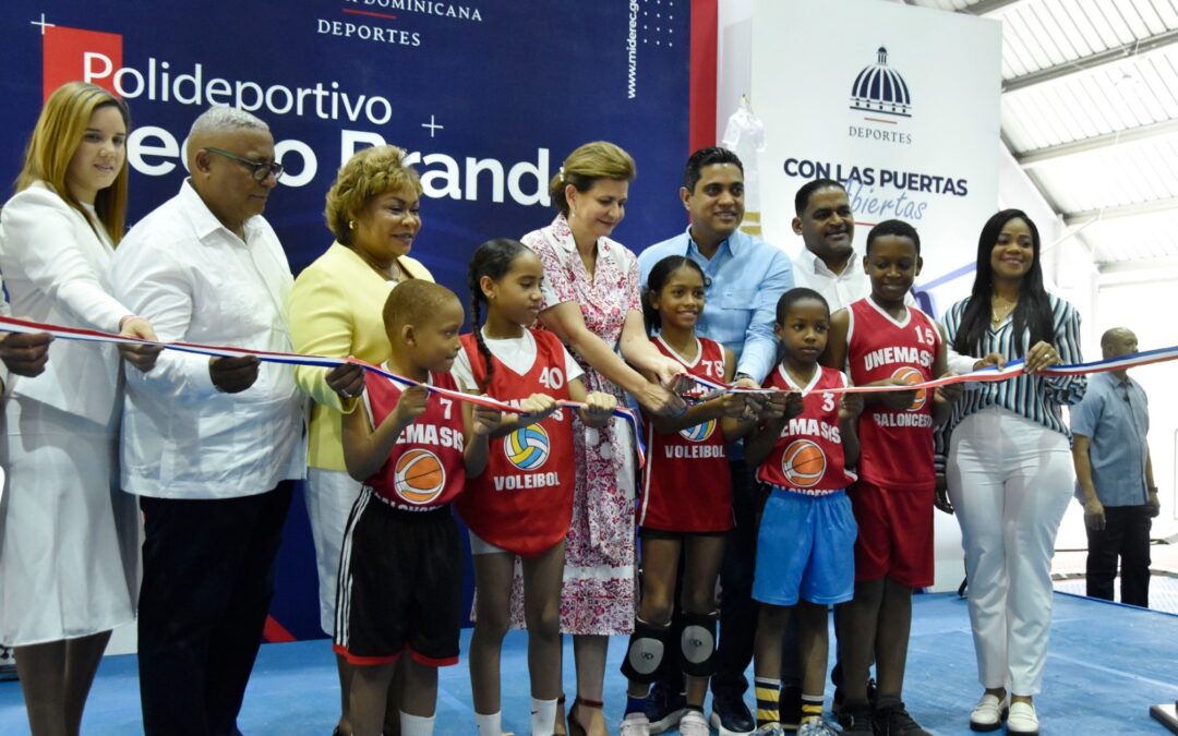 Vicepresidenta Raquel Peña y Ministro Kelvin Cruz reinauguran Polideportivo de Pedro Brand