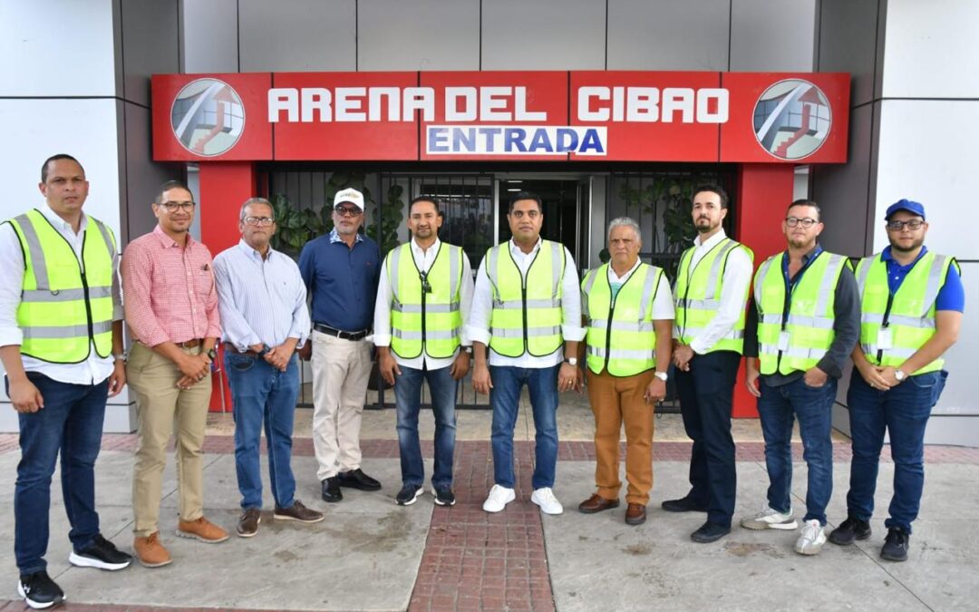 Ministro Kelvin Cruz realiza evaluación del techo de La Gran Arena del Cibao