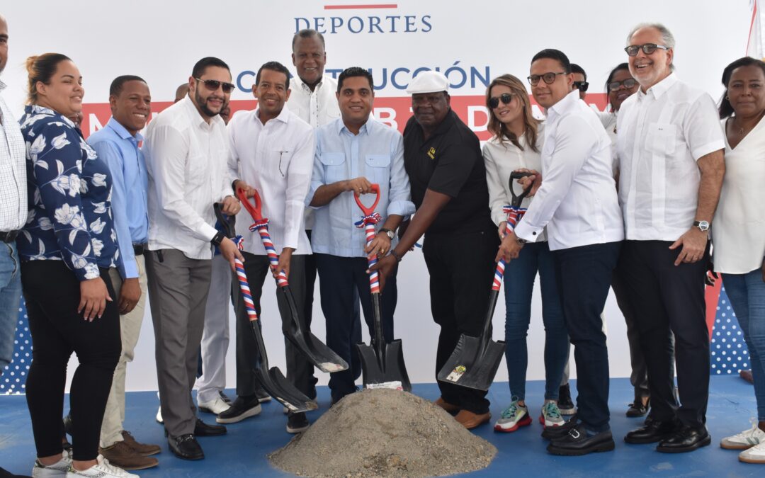 Ministro Kelvin Cruz da primer picazo para la construcción del multiusos del Club 30 de Mayo