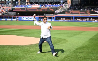 Ministro Kelvin Cruz lanza primera bola en el Citi Field
