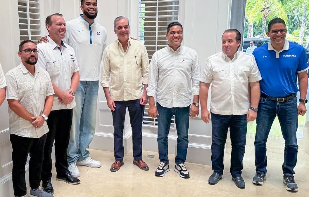 Presidente Abinader y Karl Towns construirán una arena en Tamboril