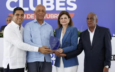 Vicepresidenta Raquel Peña y ministro Kelvin Cruz conmemoran el día de los clubes