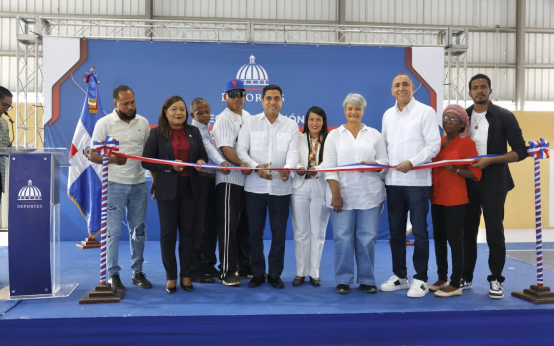 Ministro Kelvin Cruz inaugura multiuso en Ramón Santana, San Pedro de Macorís