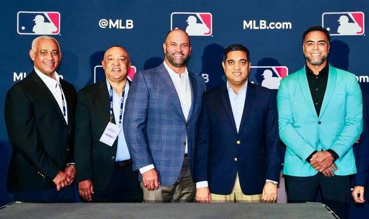 Ministro Kelvin Cruz exhorta a peloteros dominicanos a representar con orgullo a la patria en el Clásico Mundial de Béisbol