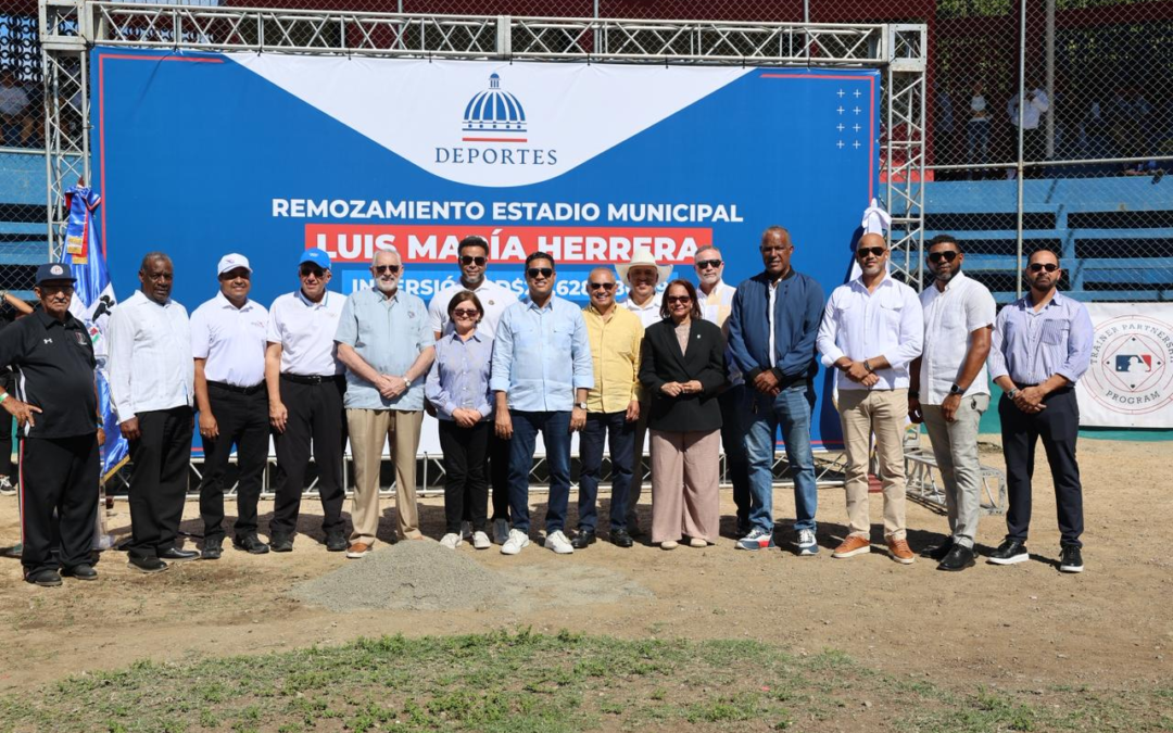 Ministro Kelvin Cruz inicia remodelación de estadio en Baní con inversión de 25 millones