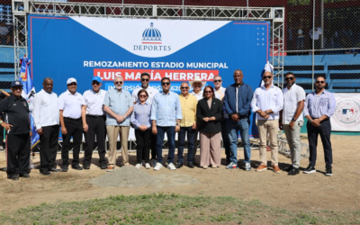 Ministro Kelvin Cruz inicia remodelación de estadio en Baní con inversión de 25 millones