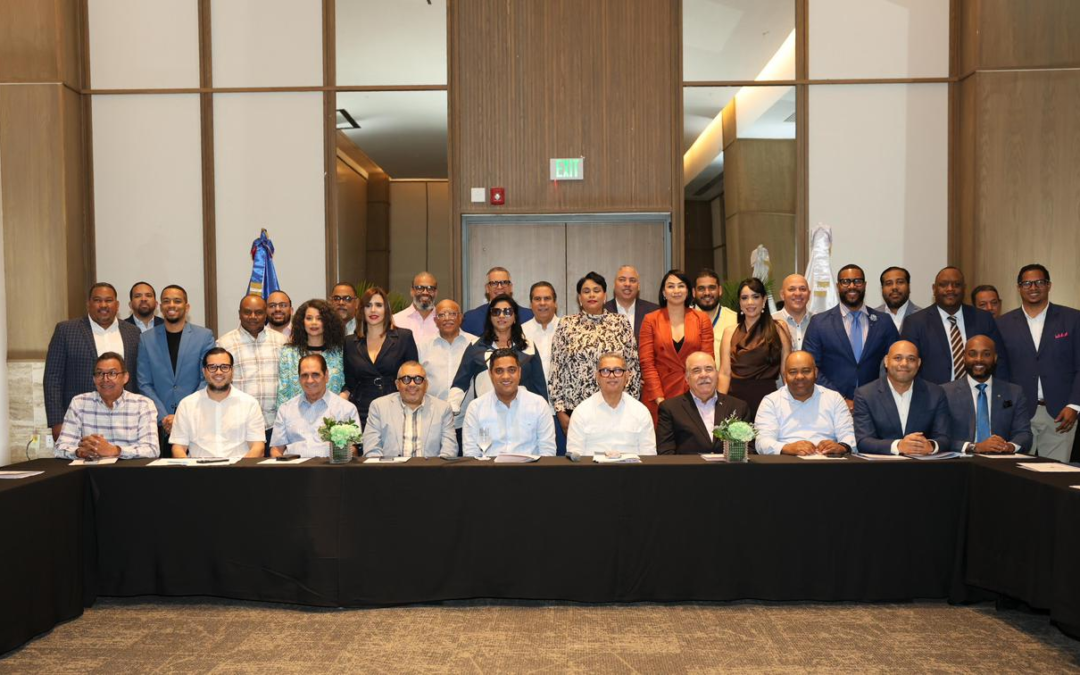 Ministro Kelvin Cruz presenta programa de eventos deportivos 2026 ante líderes de la prensa especializada