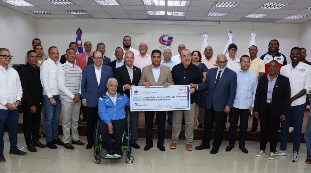 Ministro Kelvin Cruz entrega 250 millones más para preparar atletas de Juegos Centroamericanos y del Caribe.