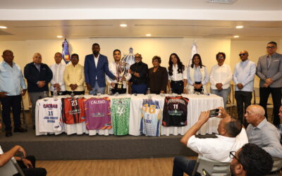 Ministro Kelvin Cruz duplica apoyo al baloncesto superior de Abasado; aportará RD$2 millones