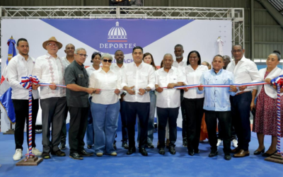 Ministro Kelvin Cruz entrega totalmente remodelado el multiuso de Consuelo, SPM