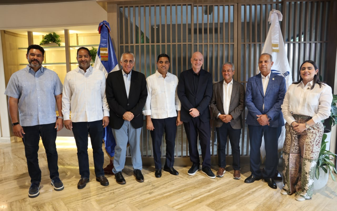 Kelvin Cruz recibe a presidentes de FIFA y Concacaf a su llegada a República Dominicana